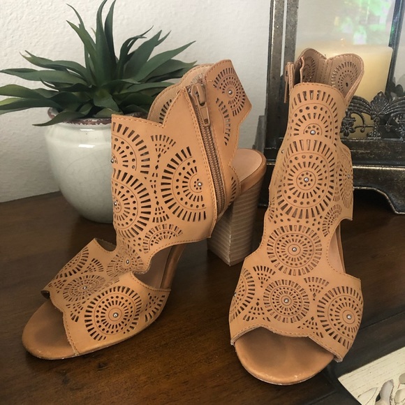 Francesca’s Ankle Sandal SZ 6 - Picture 1 of 6